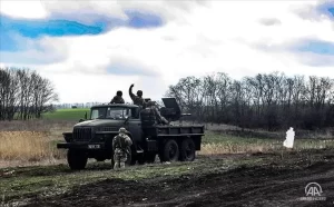 Ukrayna'nın doğusundaki Donbas bölgesinde, Rusya yanlısı ayrılıkçıların açtığı ateşte bir