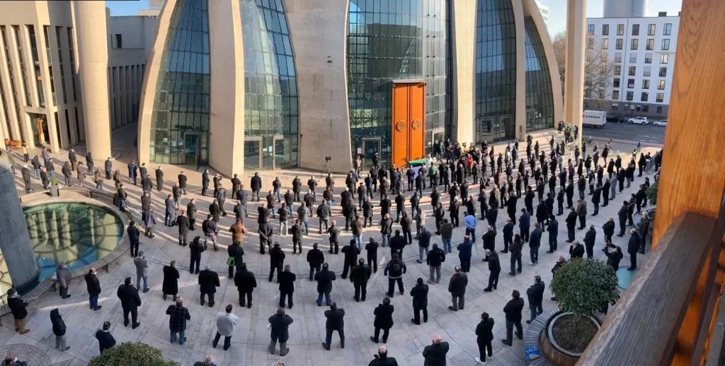 Türk basın camiasının Mehmet abisi son yolculuğuna uğurlandı