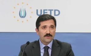 Avrupalı Türk Demokratlar Birliği (UETD) genel kuruluna hazırlanıyor. Daha önce