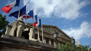 Fransa'da Macron'un "Fransa İslamı" projesi kapsamında atılan adımların ve buna