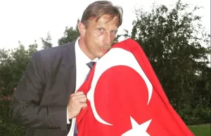 Bir dönem ülkemizde Fenerbahçe ve Beşiktaş'ı çalıştıran, iki takımla da