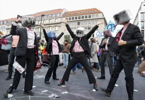 Almanya'nın başkenti Berlin’de çevreciler, hükümetin iklim ve çevre politikasını protesto