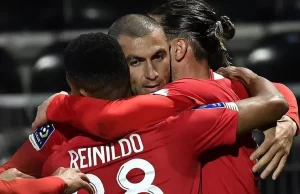 Milli futbolcular Burak Yılmaz, Yusuf Yazıcı ve Zeki Çelik'in formasını