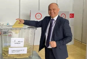 Yurt dışına kayıtlı 3,4 miyon seçmenin yaklaşık 1,5 milyonun bulunduğu