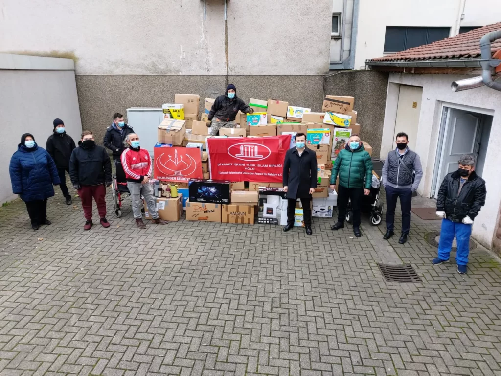 Völklingen DİTİB Camii Moria kampındaki mültecilere destek oldu