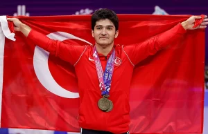 Avrupa Halter Şampiyonası'nda mücadele eden Muhammed Furkan Özbek, bir bronz,