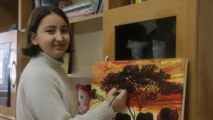 Beyin tümörünü yenen 16 yaşındaki Kayserili Elif Nur Guzay, başarılı