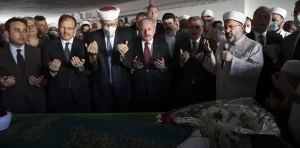 Bir süredir kanser tedavisi gören ve dün 57 yaşında vefat