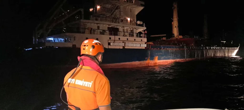 Çanakkale Boğazı'nda kargo gemisi arızalandı