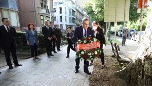 Belçika'nın başkenti Brüksel'de 14 Temmuz 1983'te idari ataşe olarak görev