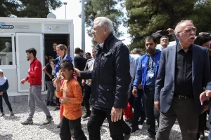 Yunanistan'ın Volvi bölgesindeki Vrasna köyü sakinleri, aşırı yoğunluk nedeniyle anakaraya