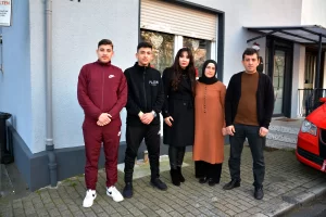   Yiğit ailesi satın aldıkları eve büyük bir sevinçle taşındıktan