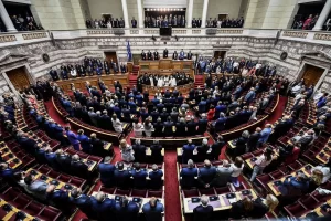 İskeçe Belediyesi'ndeki okullarda bina sorunu hakkında KKE Milletvekili Deli Giannis