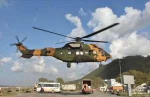 Sel felaketinin yaşandığı Kastamonu'nun Bozkurt ilçesinde, köylere helikopterle erzak götürülüyor.