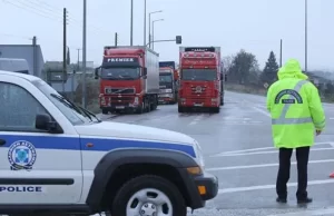 Yunanistan genelinde hakim olan kötü hava koşulları, ulaşım ve eğitimde