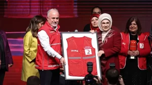Emine Erdoğan, Türk Kızılayın düzenlediği "Uluslararası Kırmızı Yelek Gönüllülük Ödül