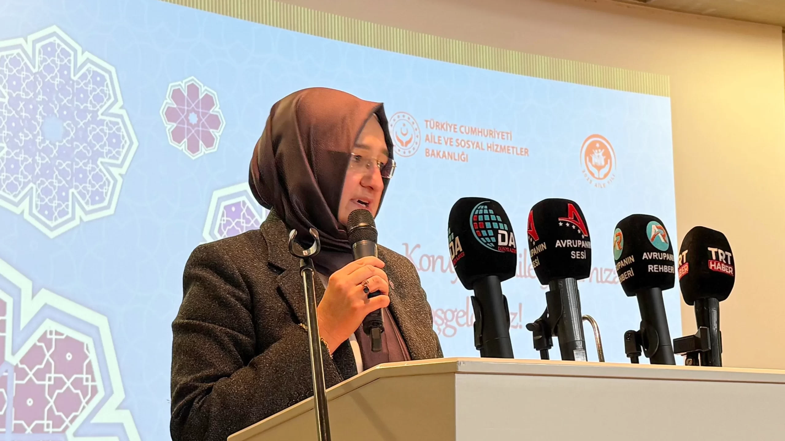 Bakan Yardımcısı Çalışkan: 'Koruyucu aileler, bir çocuğun hayatına sevgi ve güven sunuyor'