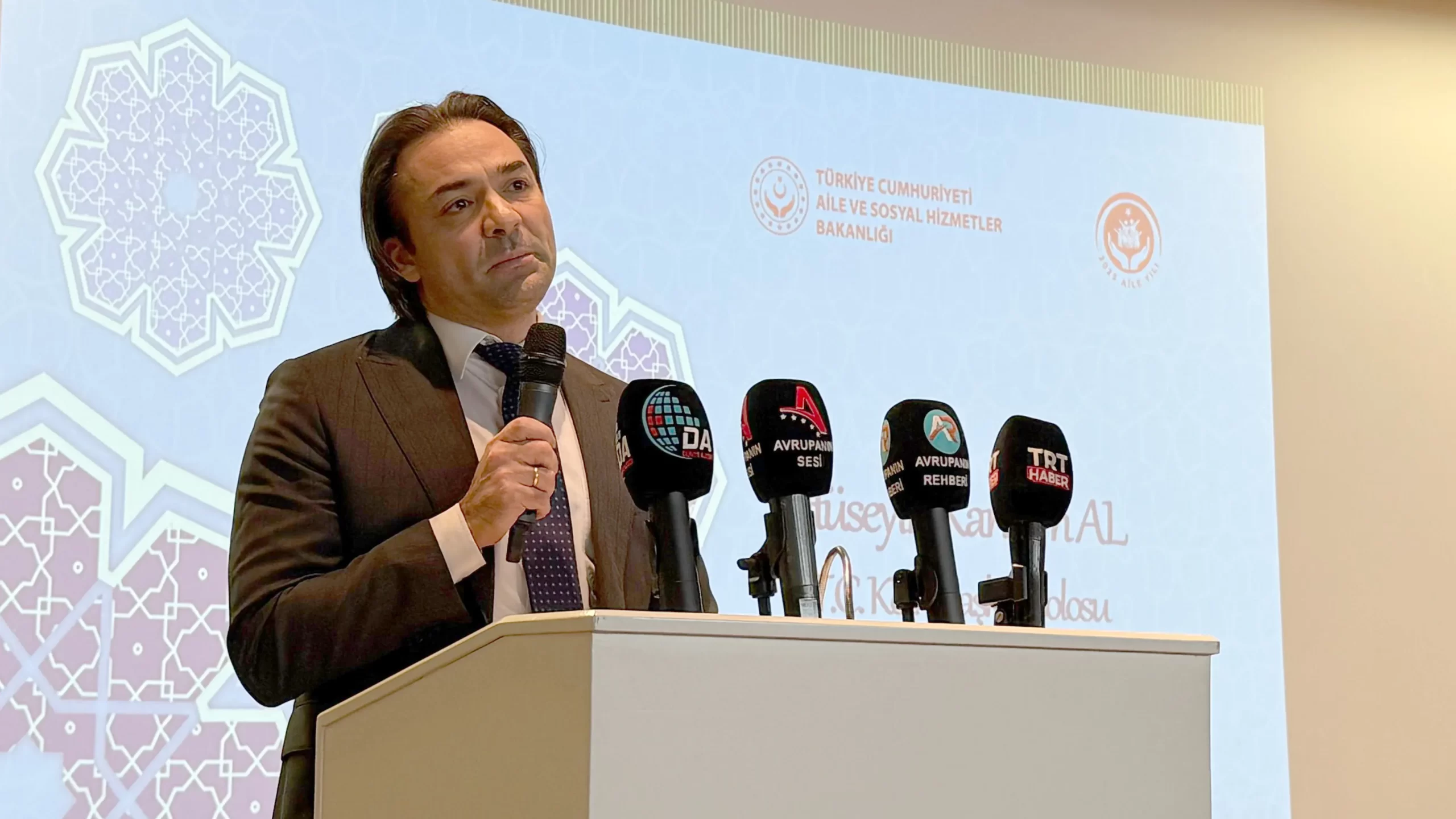 Bakan Yardımcısı Çalışkan: 'Koruyucu aileler, bir çocuğun hayatına sevgi ve güven sunuyor'