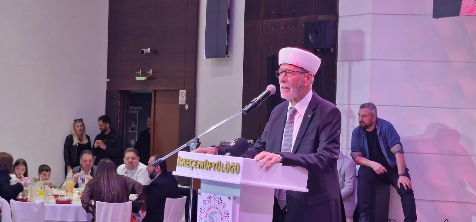 İskeçe Müftülüğü iftar programında Batı Trakya Türkleri bir araya getirdi