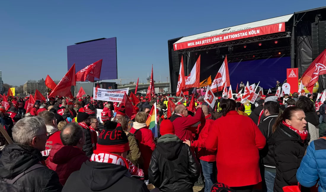 Almanya, ekonomik durumu ve büyüyen grev dalgalarıyla sarsılmaya devam ediyor.