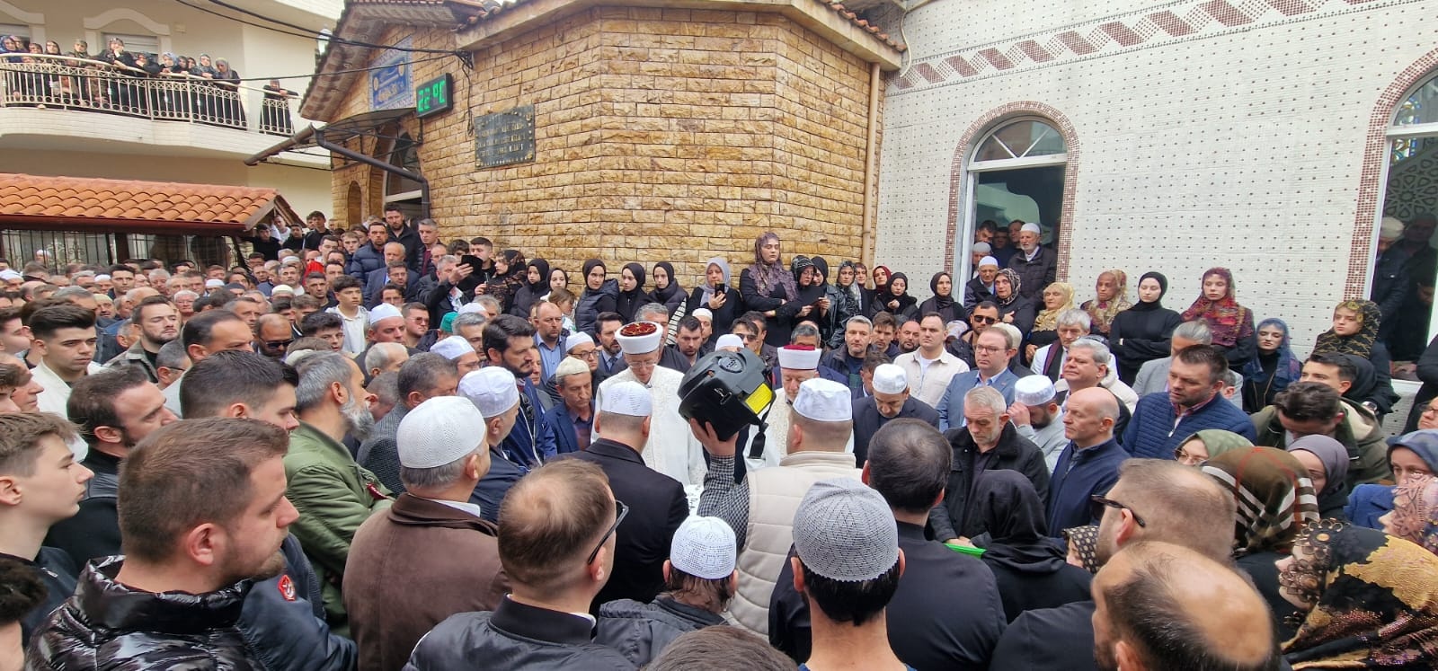 Genç Enes, Sevenleri Tarafından Son Yolculuğuna Uğurlandı