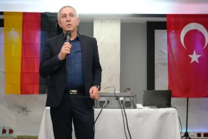Organizasyon ekibinin gelenek haline getirdiği iftar sofrası, yine Köln şehrinin