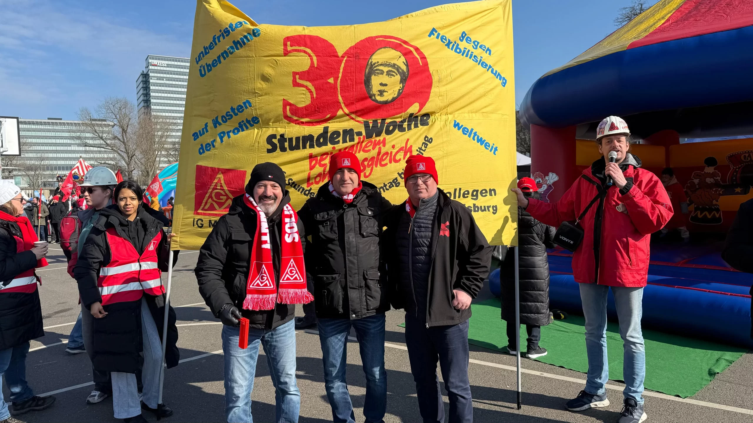 Köln’de 20 binden fazla işçi “Güvenli İşler” için gösteri düzenledi