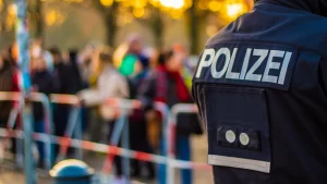 Almanya’nın Mannheim kentinde bir aracın kalabalığın içine dalması sonucu 2