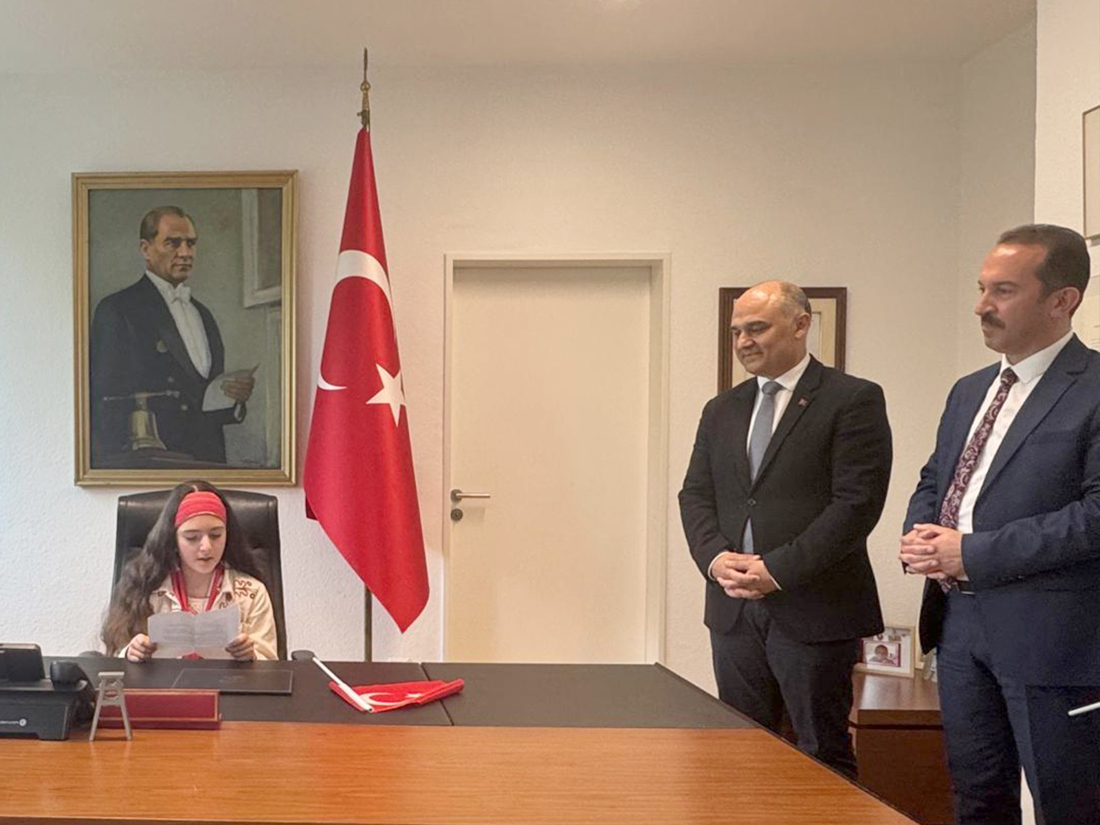 Almanya’da 23 Nisan coşkusu: Başkonsoloslar makamlarını çocuklara devretti