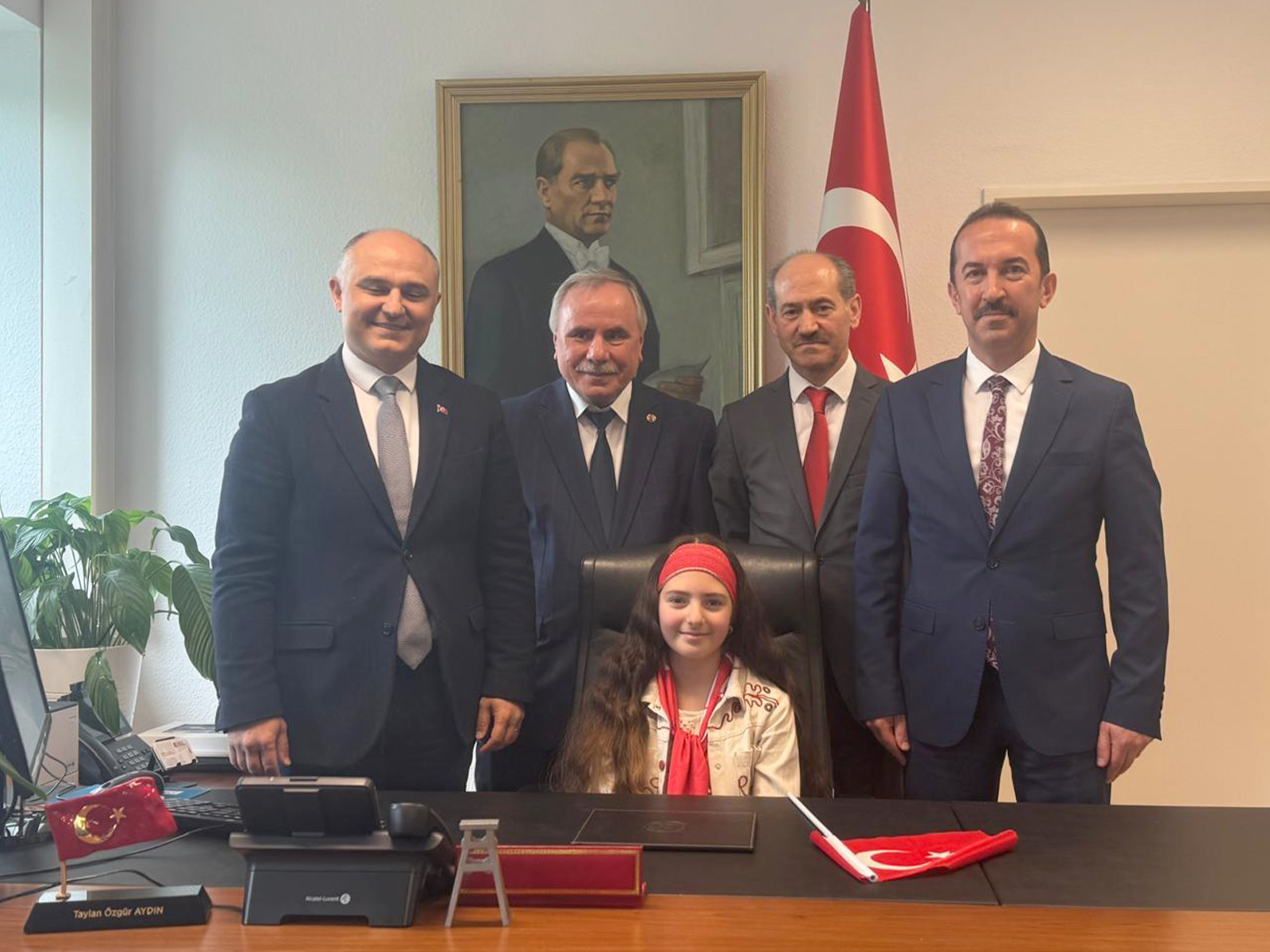 Almanya’da 23 Nisan coşkusu: Başkonsoloslar makamlarını çocuklara devretti