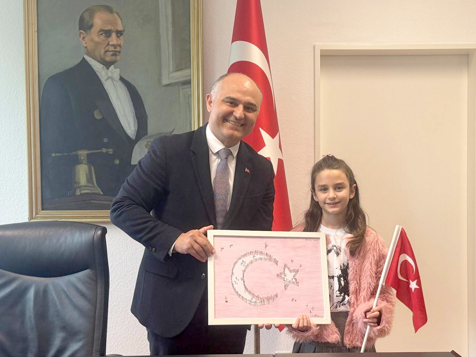 Almanya’da 23 Nisan coşkusu: Başkonsoloslar makamlarını çocuklara devretti