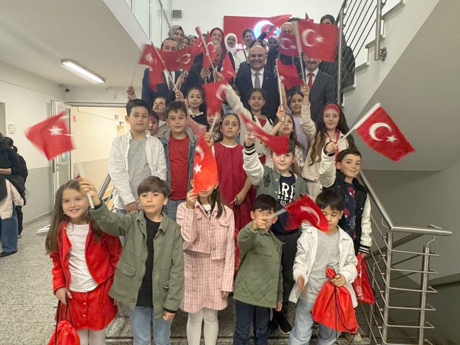 Almanya’da 23 Nisan coşkusu: Başkonsoloslar makamlarını çocuklara devretti