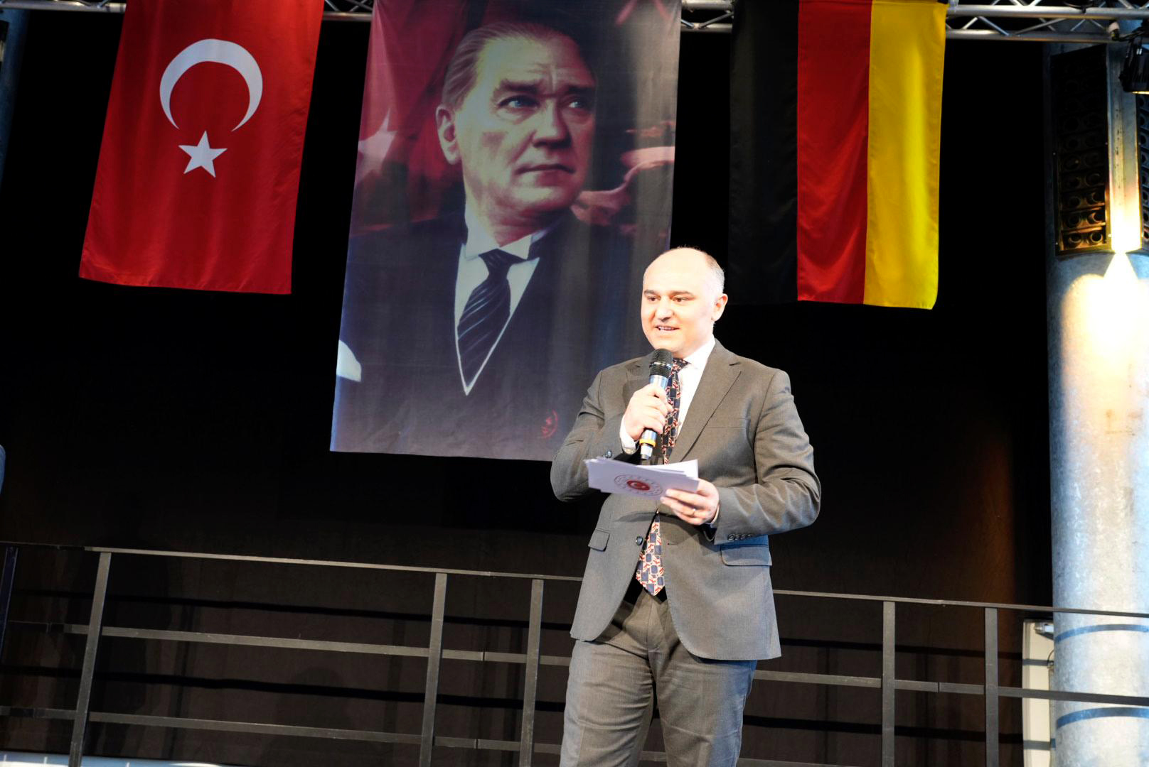 Essen’de 23 Nisan şenliği renkli görüntülere sahne oldu