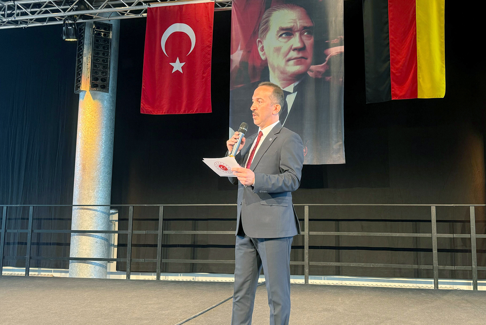 Essen’de 23 Nisan şenliği renkli görüntülere sahne oldu