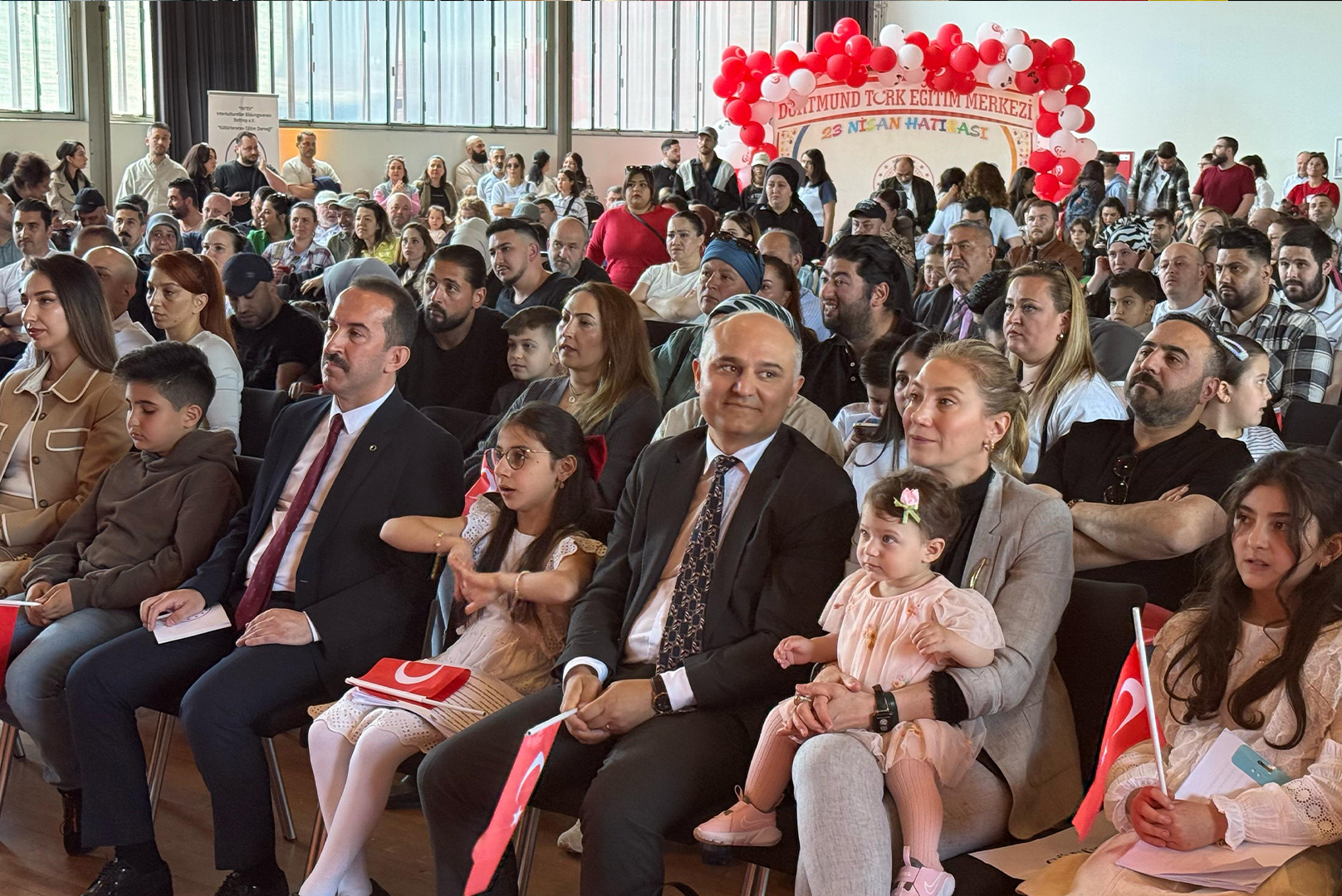 Essen’de 23 Nisan şenliği renkli görüntülere sahne oldu