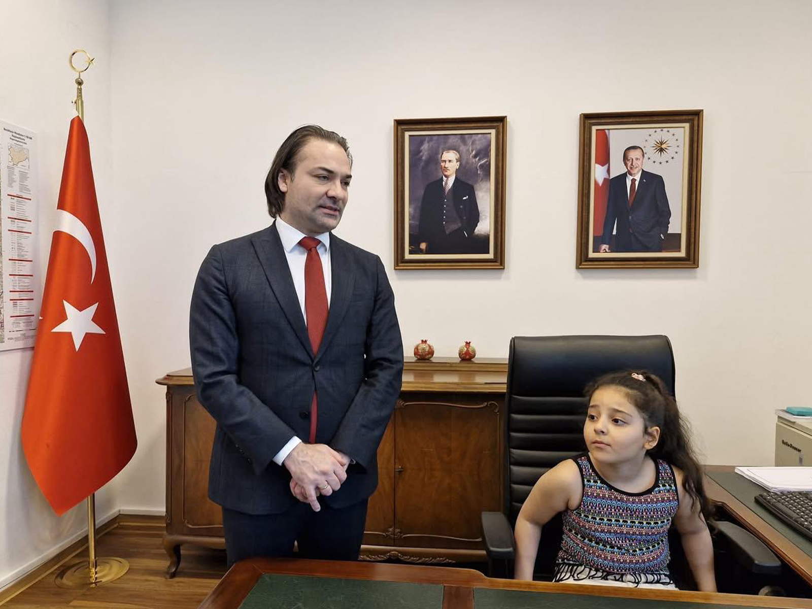 Almanya’da 23 Nisan coşkusu: Başkonsoloslar makamlarını çocuklara devretti