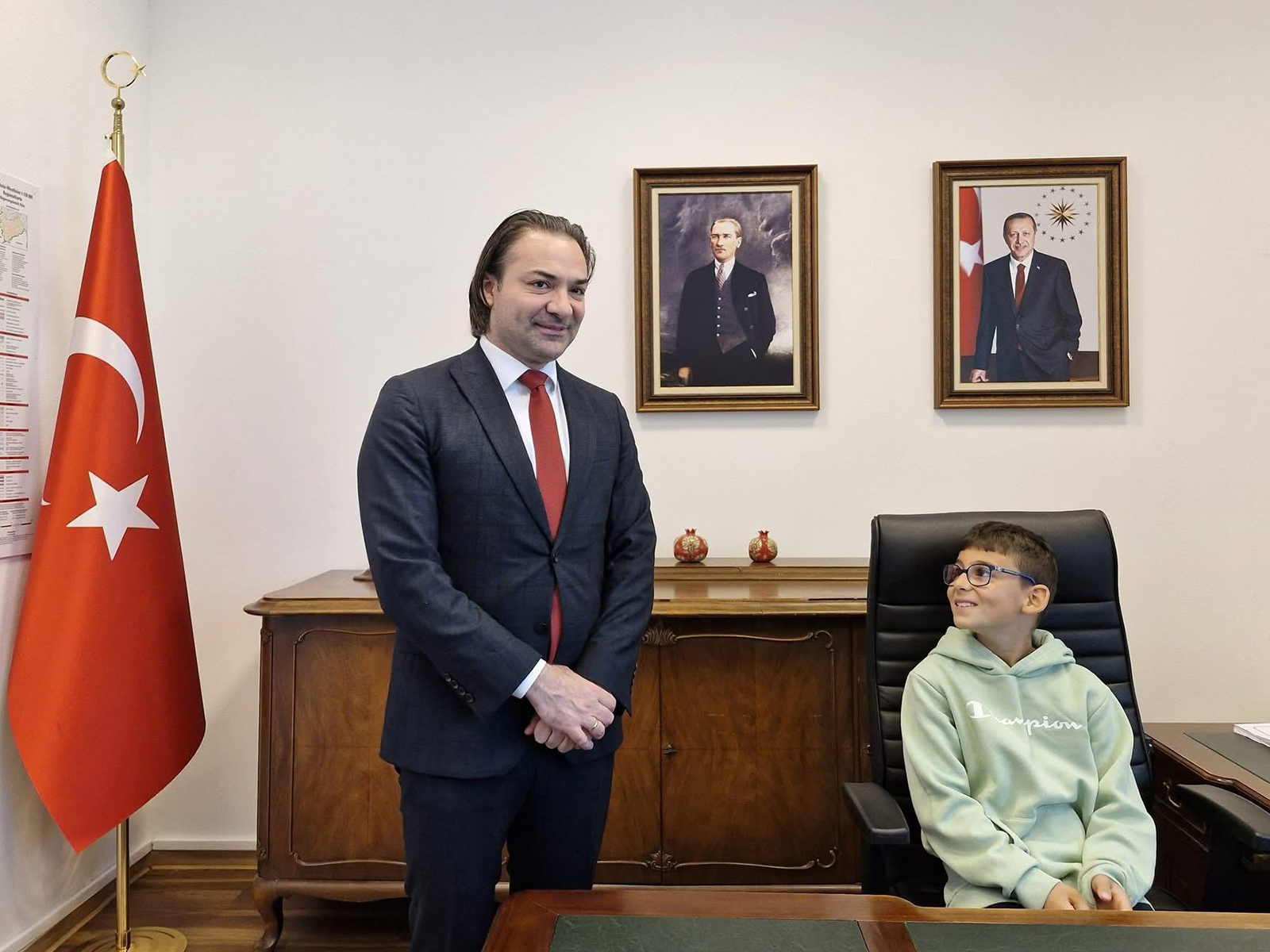 Almanya’da 23 Nisan coşkusu: Başkonsoloslar makamlarını çocuklara devretti