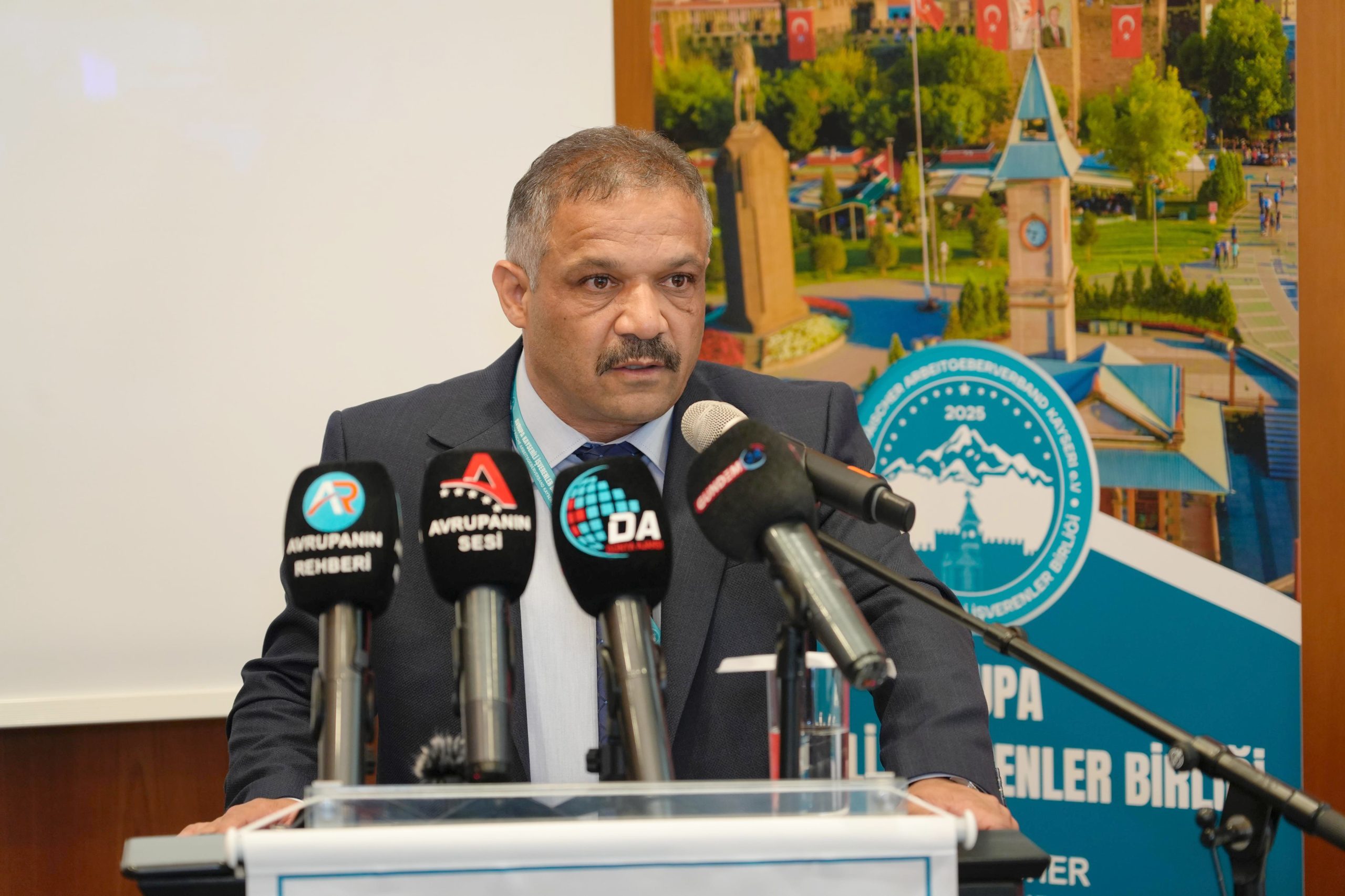 Avrupa Kayserili İşverenler Birliği (AKİB), Düsseldorf'ta tanıtıldı