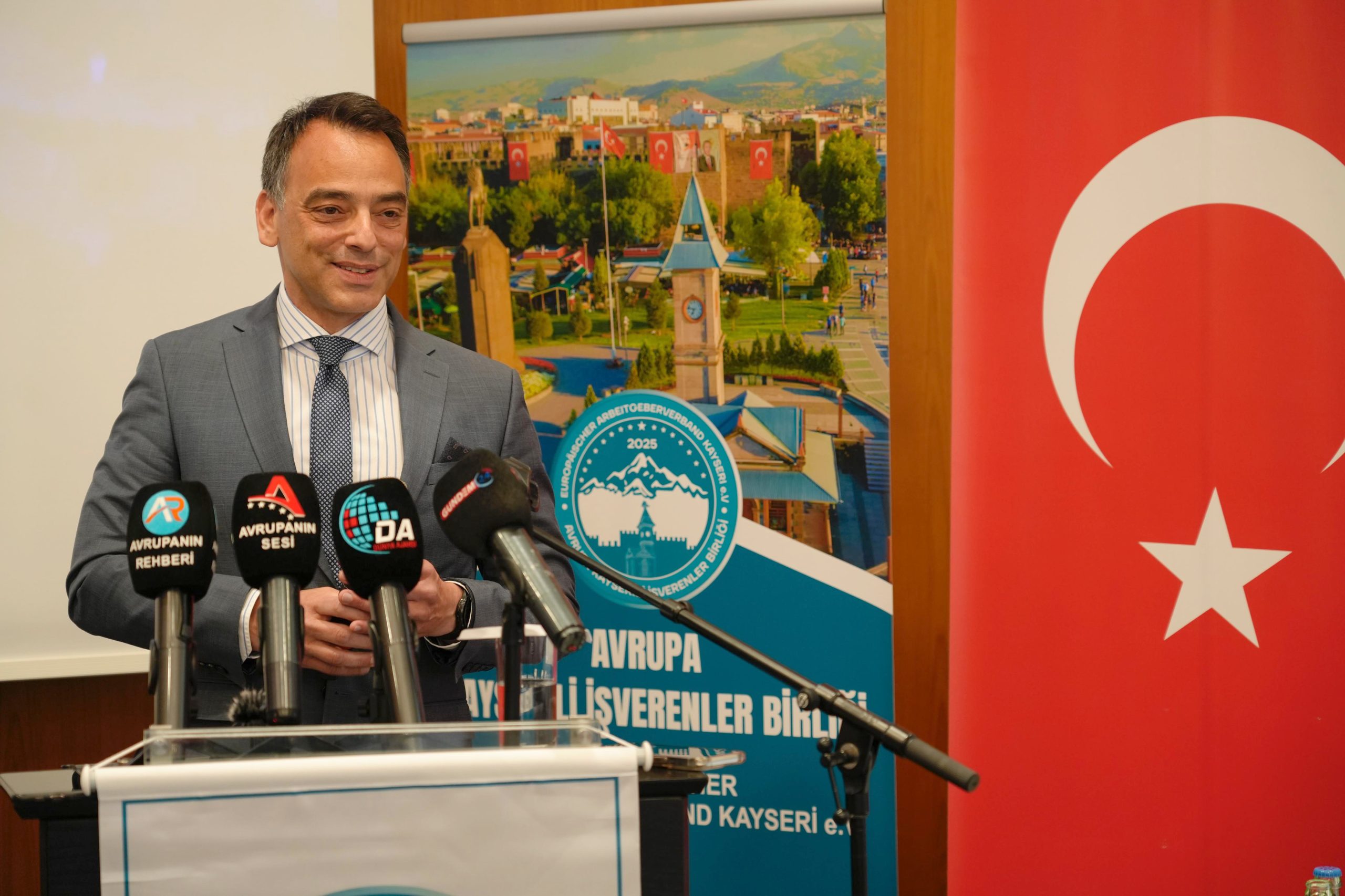 Avrupa Kayserili İşverenler Birliği (AKİB), Düsseldorf'ta tanıtıldı