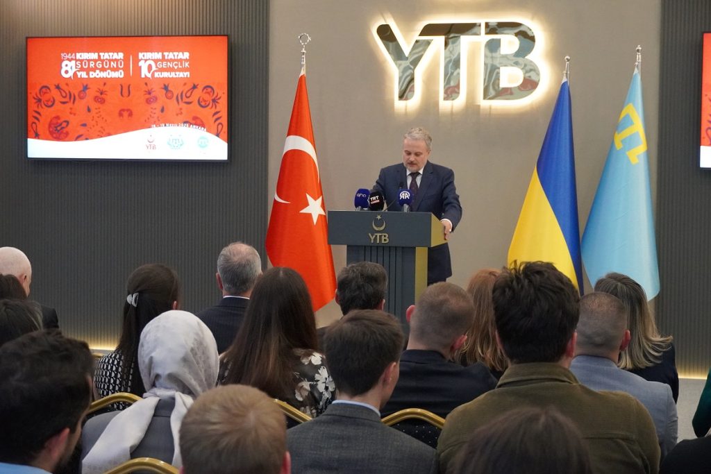 Kırım Tatar Gençlik Kurultayı YTB’nin ev sahipliğinde başladı 13 YTB Denis Zolotarov