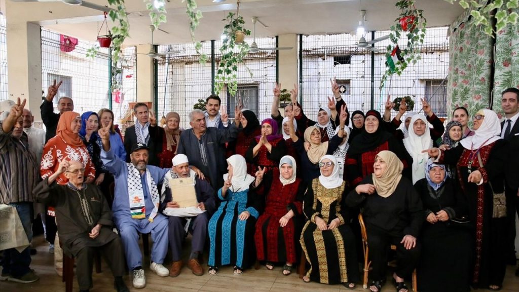 YTB Başkanı Eren, Sabra-Şatilla Kampı’nda Türkiye’ye duyulan sevgi seliyle karşılaştı 8 YTB Lubnan Multeci Kampi2