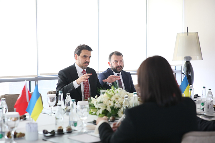 YTB Başkanı Eren, Ukrayna Başbakan Yardımcısı Çernışov ile İstanbul'da bir araya geldi