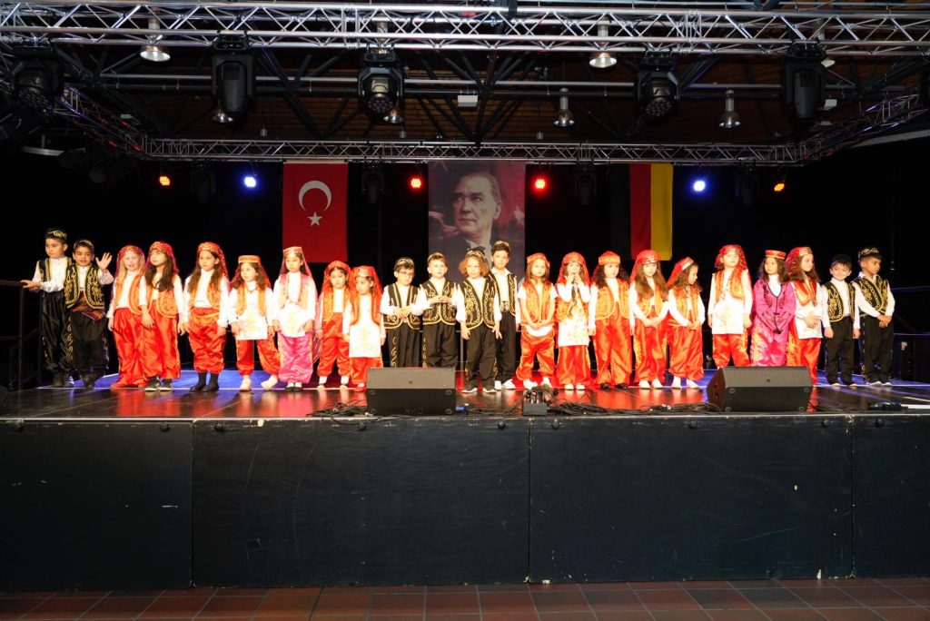 Dortmund’daki 23 Nisan Çocuk Bayramı festivale dönüştü 17 dortmund 23Nisan kutlama 15