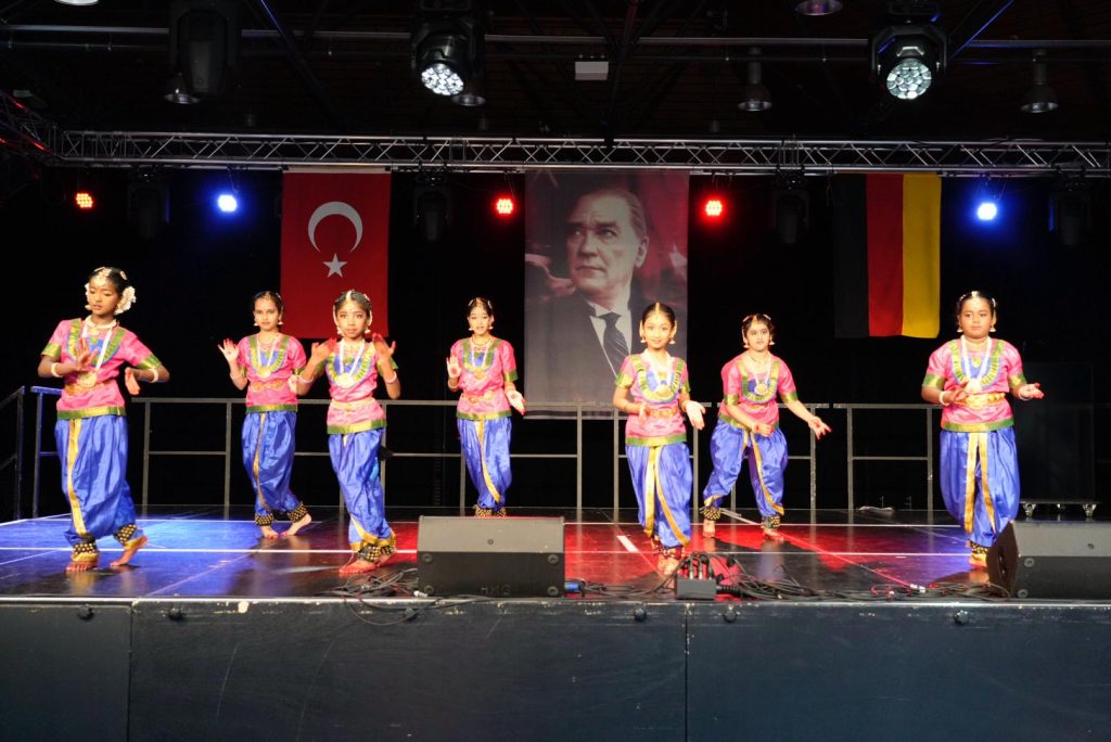 Dortmund’daki 23 Nisan Çocuk Bayramı festivale dönüştü 16 dortmund 23Nisan kutlama 17