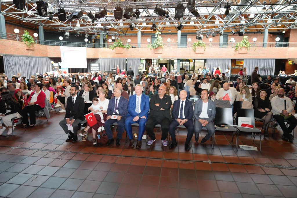 Dortmund’daki 23 Nisan Çocuk Bayramı festivale dönüştü 1 dortmund 23Nisan kutlama 3