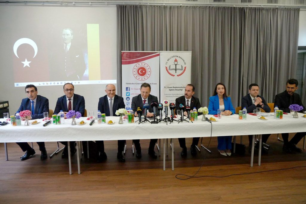 Büyükelçi Turan: “Türk Toplumu Almanya’nın ayrılmaz bir parçası” 8 essen buyukelci turan stk toplanti 14