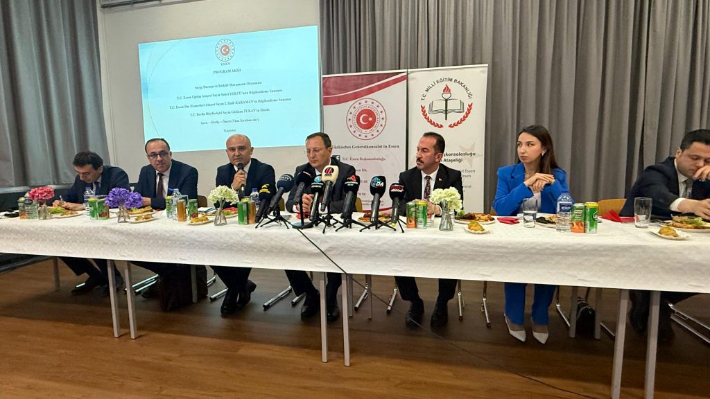Büyükelçi Turan: “Türk Toplumu Almanya’nın ayrılmaz bir parçası” 16 essen buyukelci turan stk toplanti 2