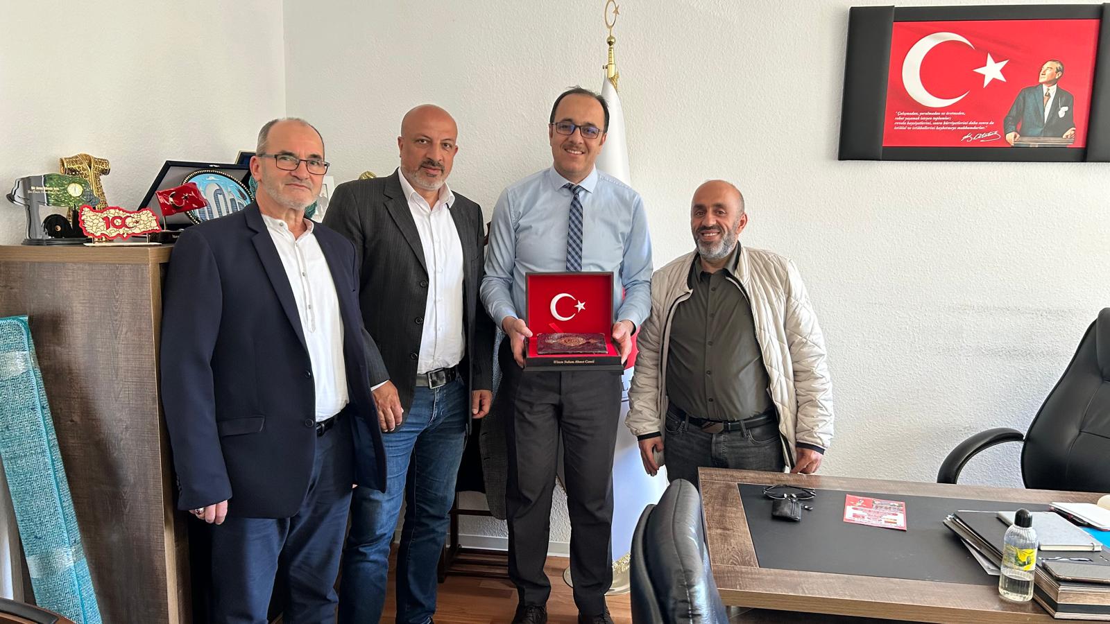 Başkonsolos Aydın’a Sultan Ahmet Camii yönetiminden nezaket ziyareti