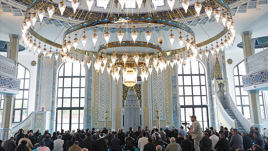 Fransa’nın kuzeyinde İslam mimarisi: Eyüp Sultan Camisi ibadete açıldı 11 fransa cami1