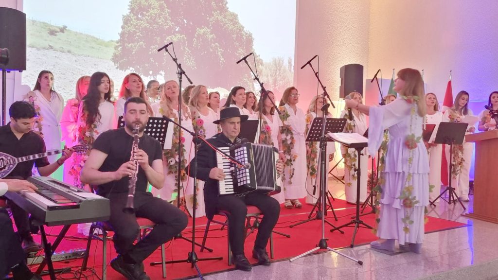 Türk Kültürü Düsseldorf’ta ezgilerle tanıtıldı 9 koro1